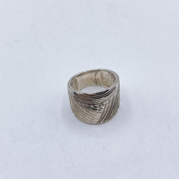 925 Handcrafted Silver Wide Band Ring With Textured Design 6.5 - Picture 1 of 9